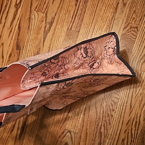 Victoria's Secret book floral bag - Picture 3 of 5